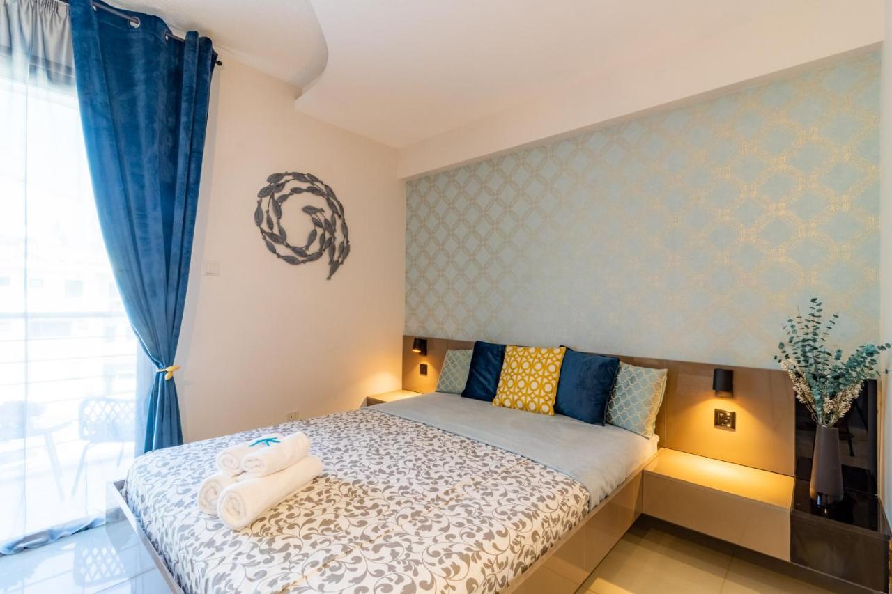 Light House - Seafront Cosy Studio With Library Paphos Bagian luar foto