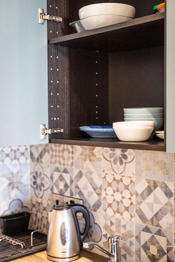 Light House - Seafront Cosy Studio With Library Paphos Bagian luar foto