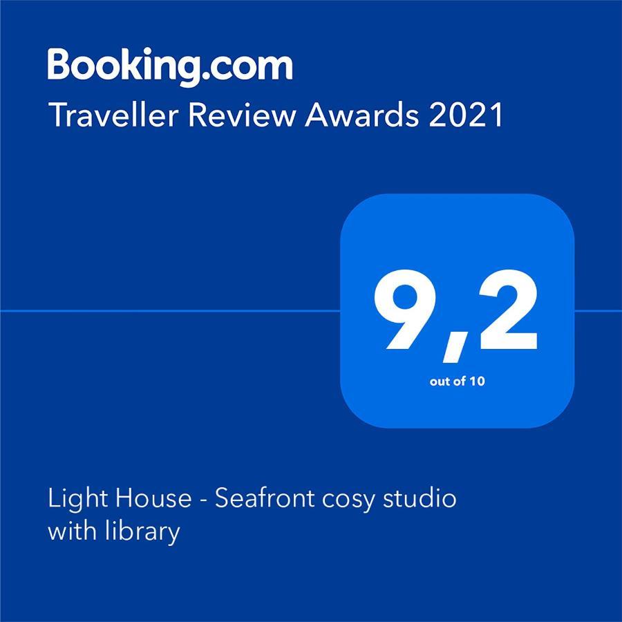 Light House - Seafront Cosy Studio With Library Paphos Bagian luar foto